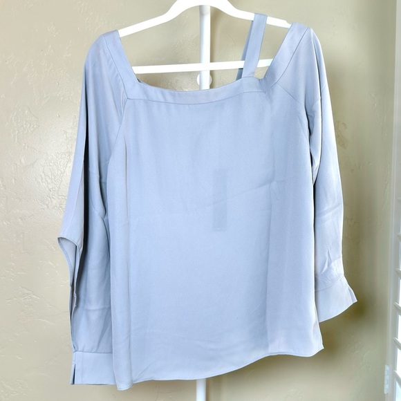 Krisa Off-Shoulder Cutout Sleeve Top in Soft Lavender Size Small - Picture 3 of 5